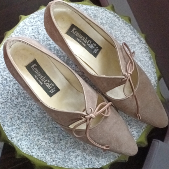 Kenneth Cole suede Mary Janes - Picture 9 of 9